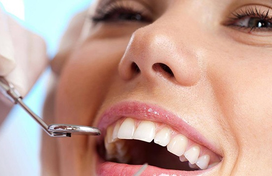 Максимально безболезненное удаление зубов с сохранением тканей и подготовкой к имплантации